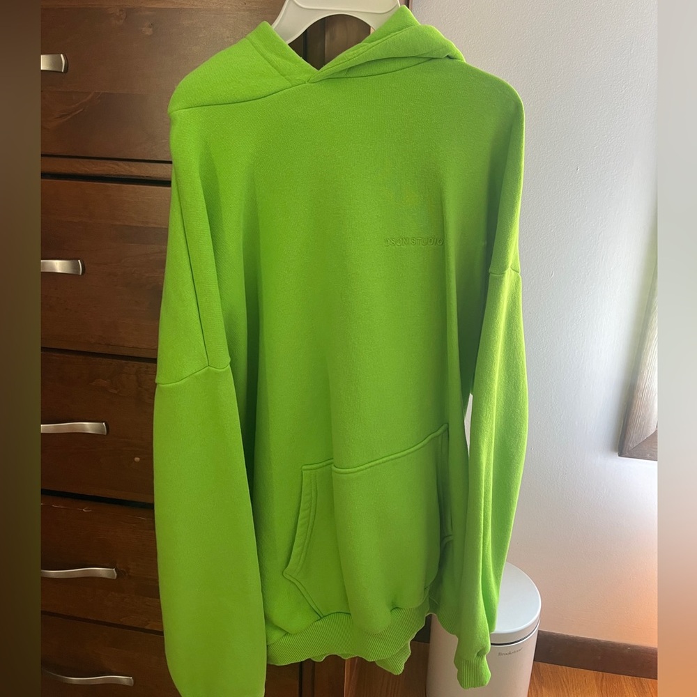 Green boohoo sweatshirt